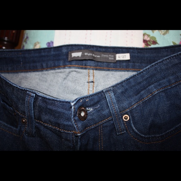 Levi’s - Picture 2 of 3